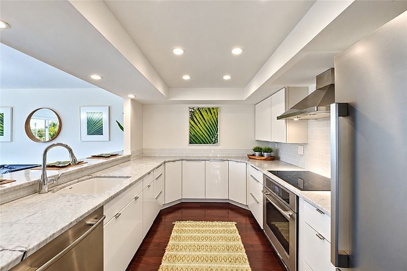 1700 Ocean Dr APT 202V