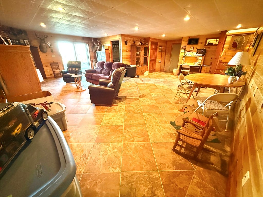 1525 Dutch Hill Road