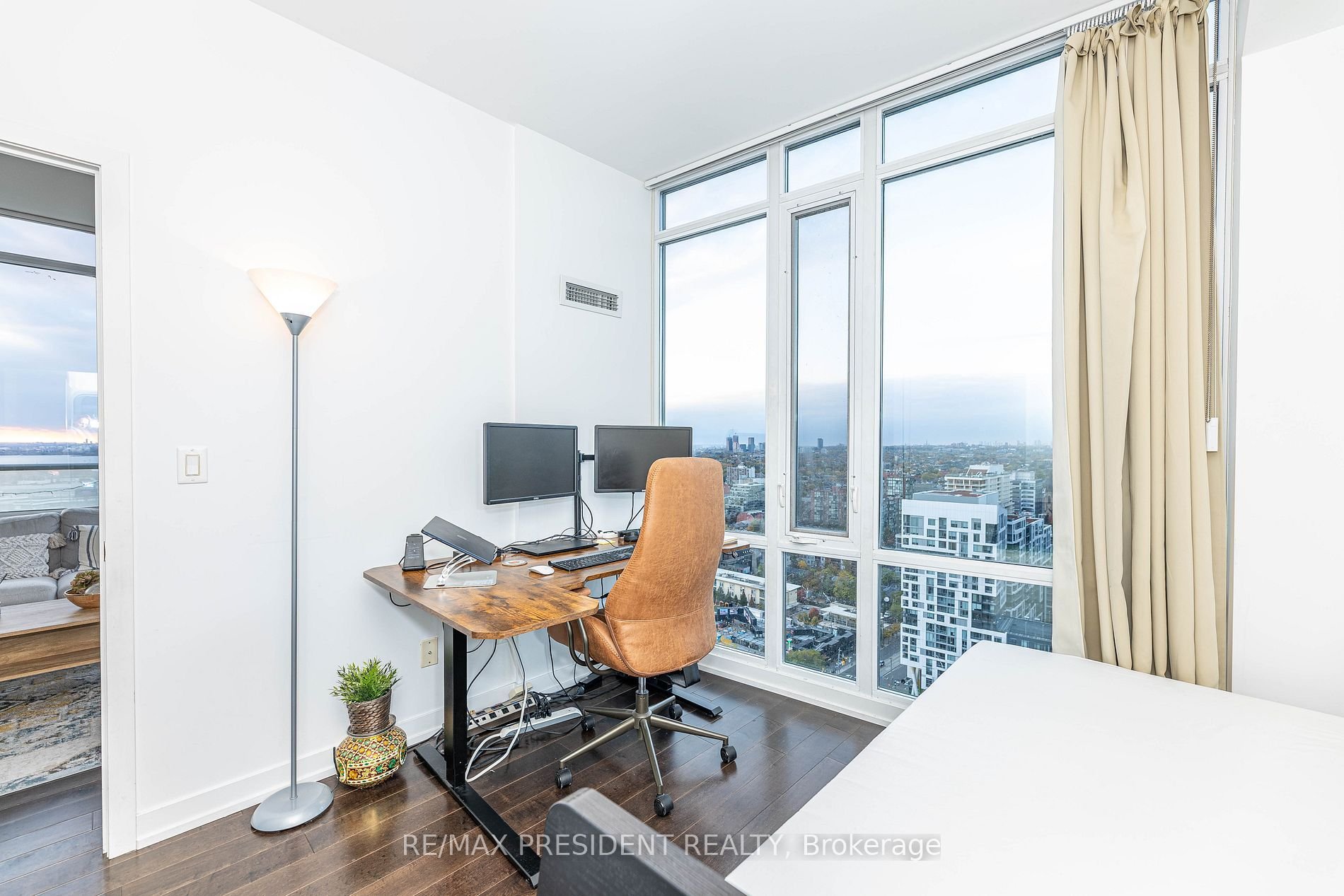 SUN-FILLED CORNER PENTHOUSE 