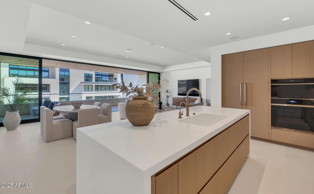 6587 N Palmeraie Blvd, #2007