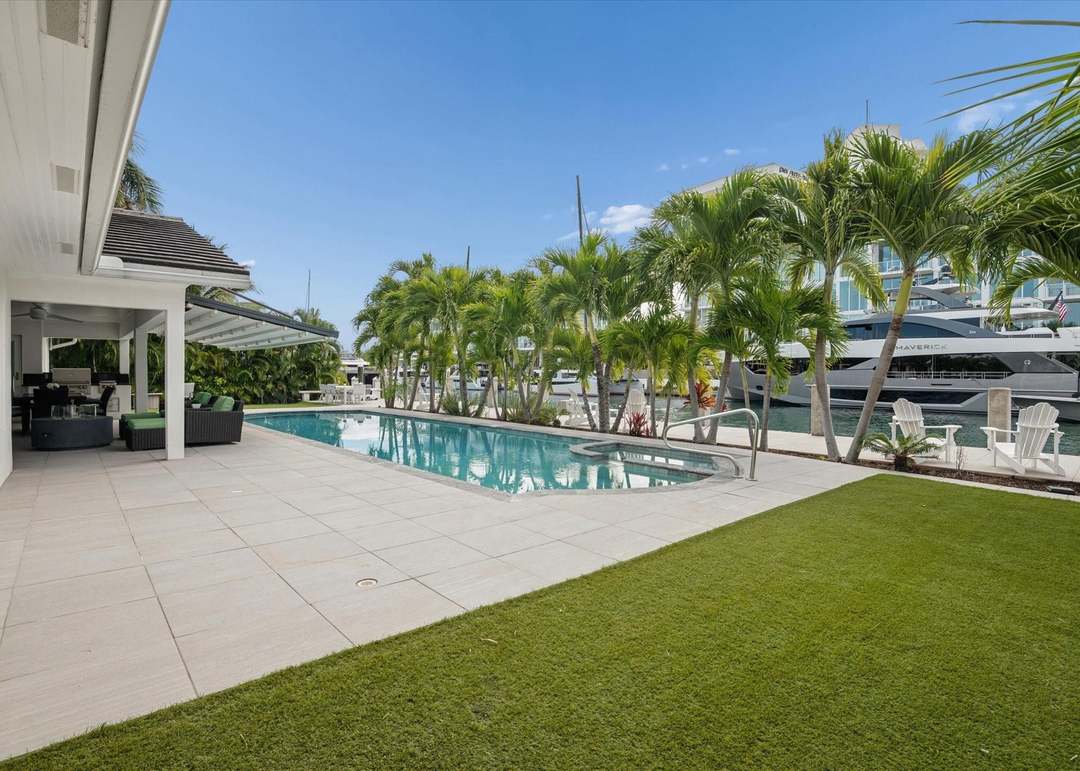 2540 Mercedes Dr