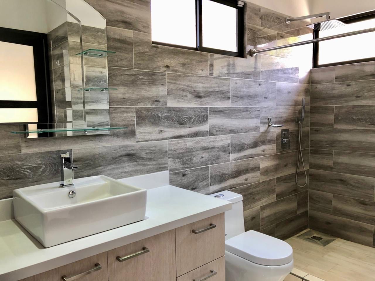 V-Stella Ju | House with Pool and Mixed-Use Land for Sale Near Finca Panamá, Costa Rica