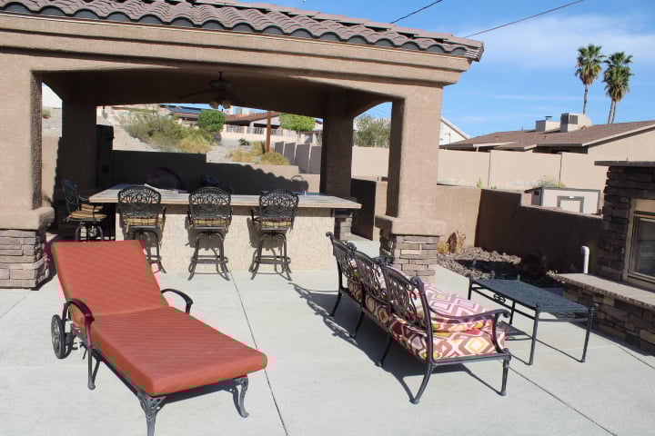 2562 Beverly Glen Dr. 