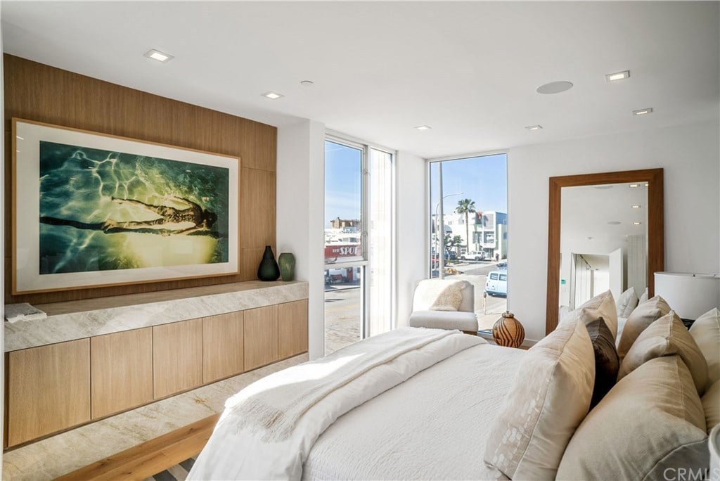 121 2nd St
