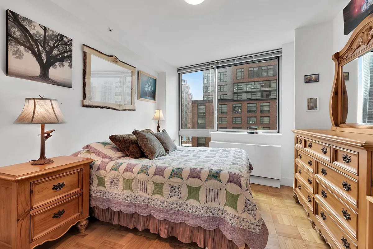 505 W 37th St APT 8J