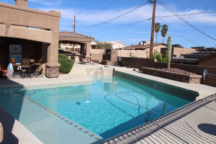 2562 Beverly Glen Dr. 