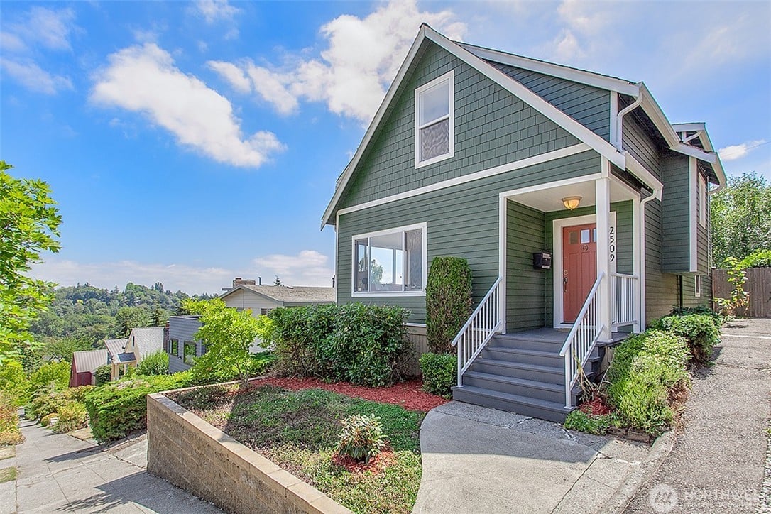 2509 E Ward