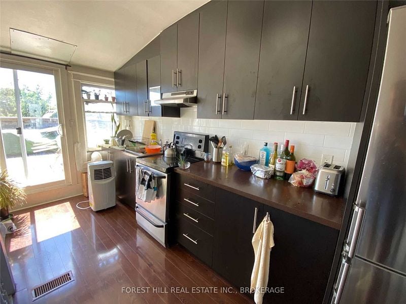 1393 Dundas Street, Toronto