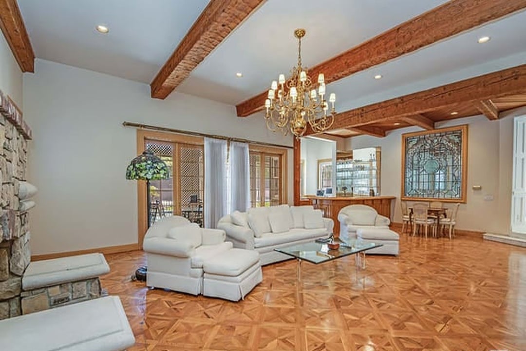 Manor Paradise