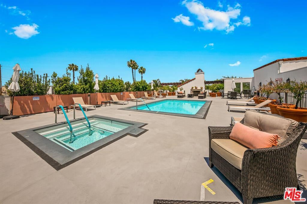 10648 Woodbridge 106, Toluca Lake