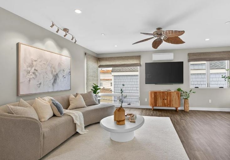 3828 Mission Blvd, San Diego, CA 92109