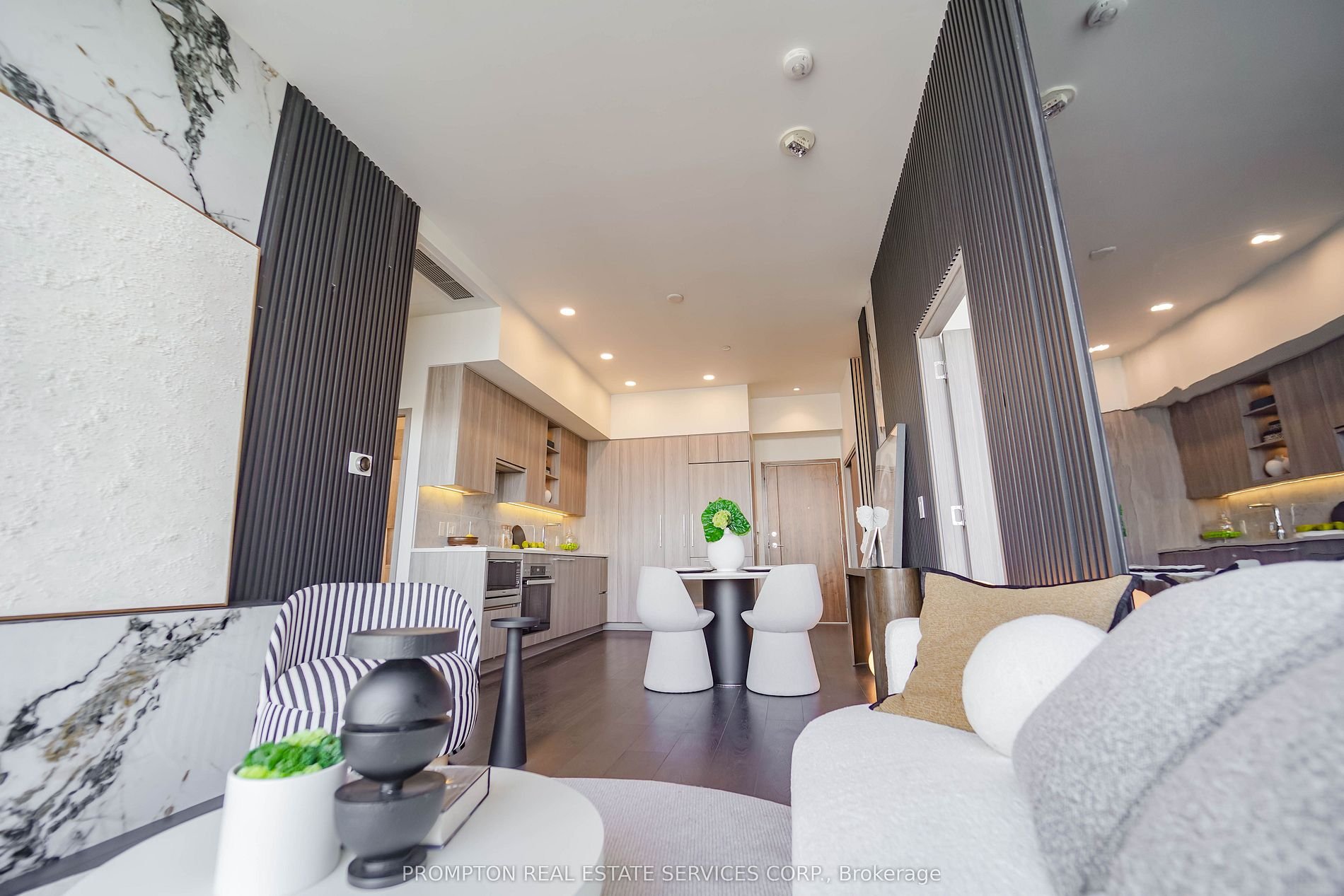 SEASONS CONDOS PENTHOUSE 