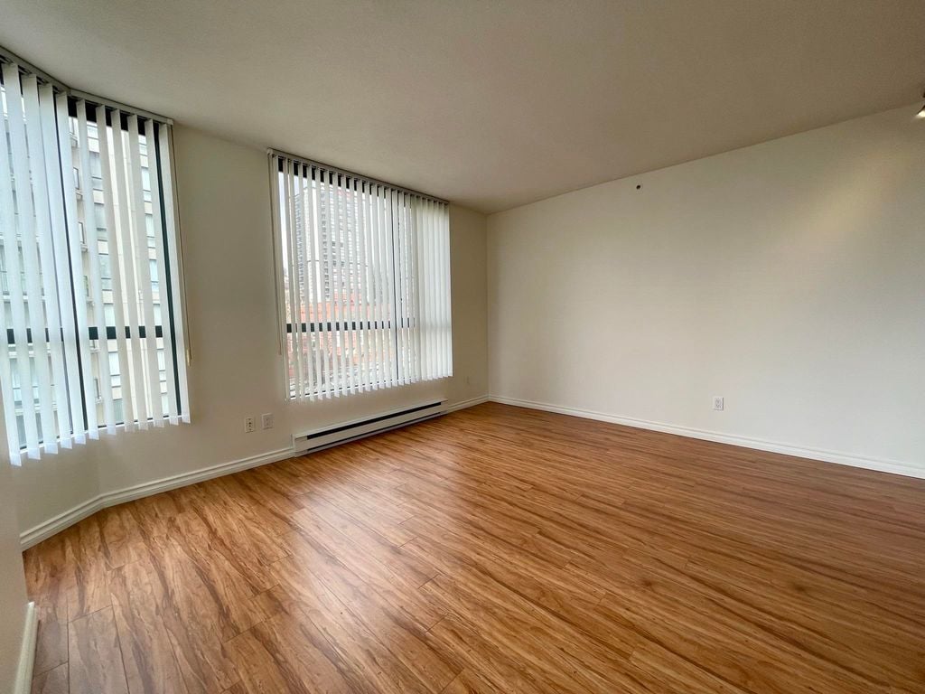 828 Agnes St, #605