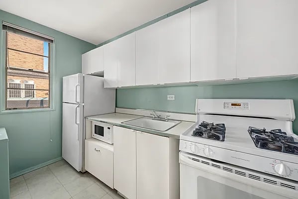 315 East 70th Street #9D