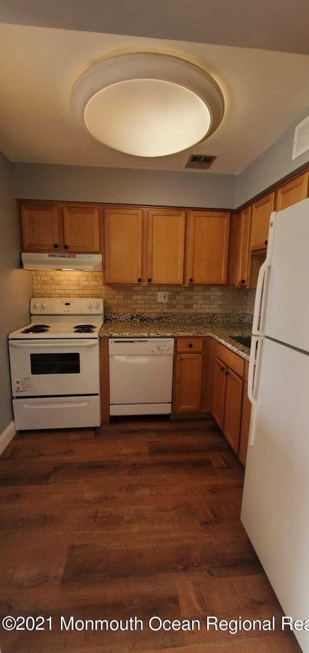 85 Greenwood Dr