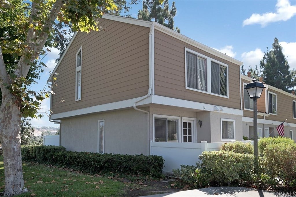 12 Birchwood Ln