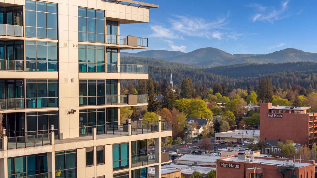 THE THOMAS GEORGE | DOWNTOWN COEUR D' ALENE