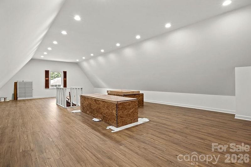 5335 Lansing Dr