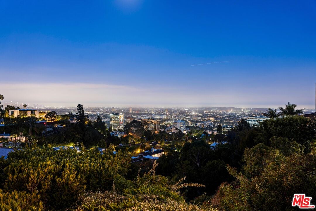 Sierra Mar Dr, 90069