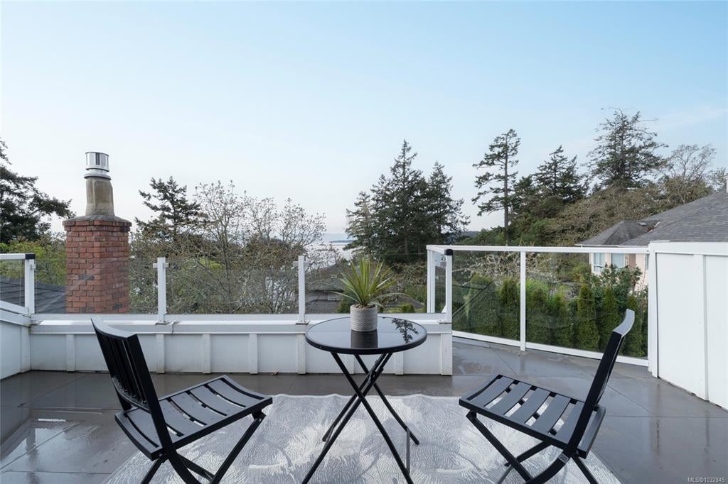 77 View Royal Ave