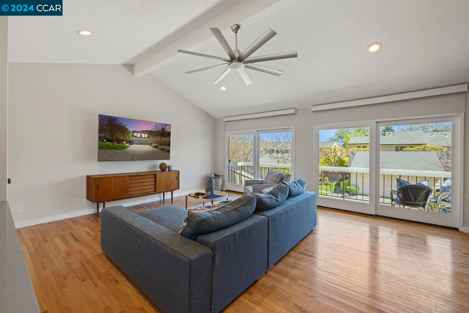 10 Doral Dr