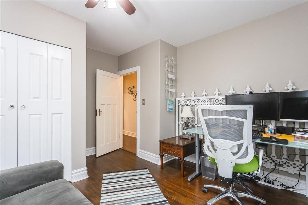 228 Gifford Pl