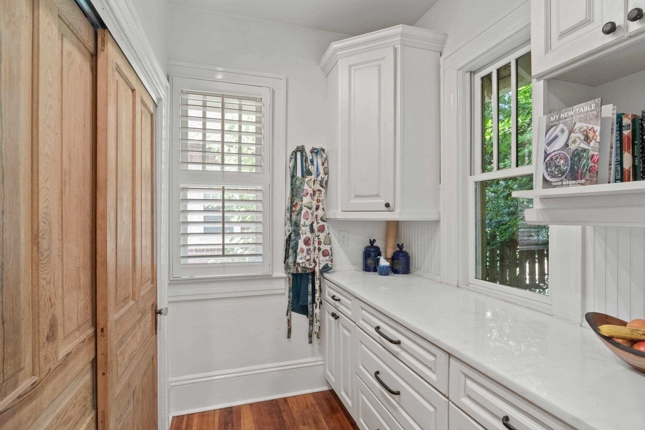 200 W Roanoke Park Dr