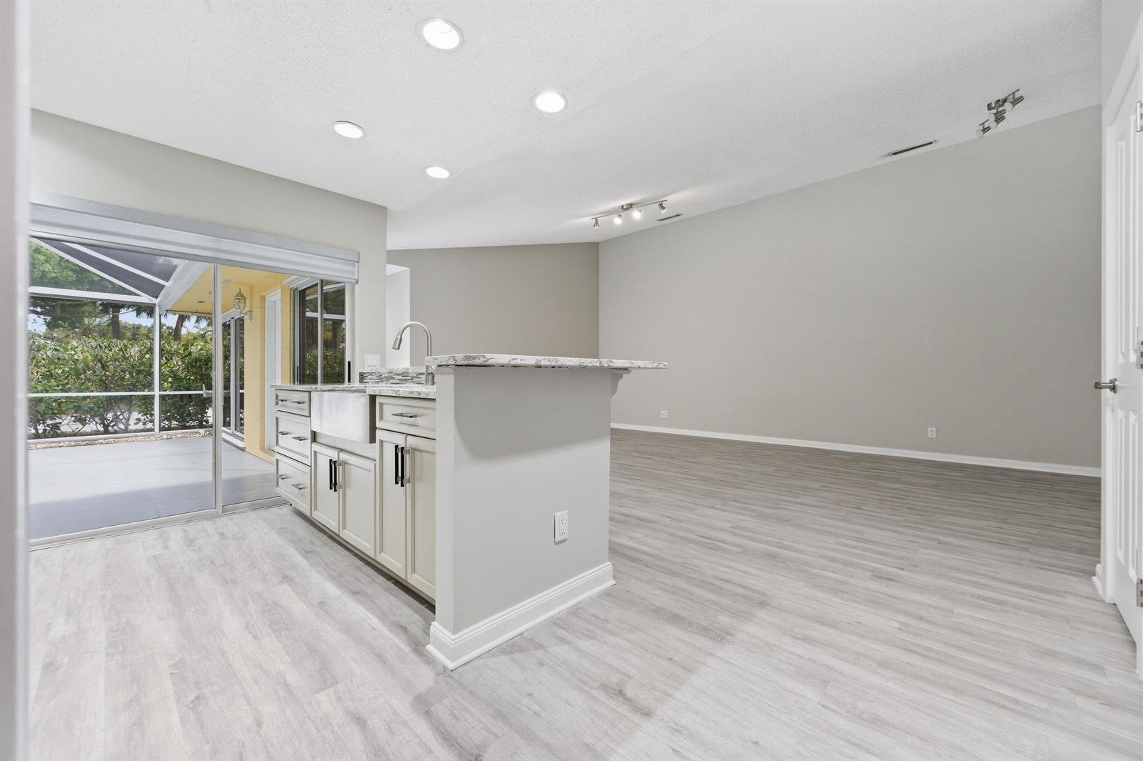 4904 Lake Catherine Dr