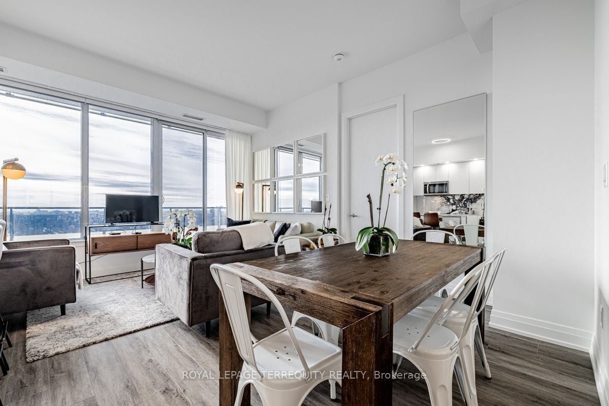 BEAUTIFUL CORNER PENTHOUSE