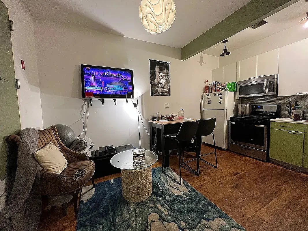 418 Melrose St 3F