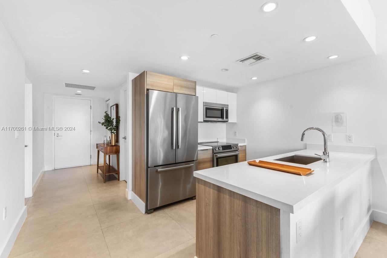 9940 W Bay Harbor Dr #5ES