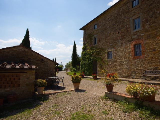 Enchanting Countryside Estate in Arezzo