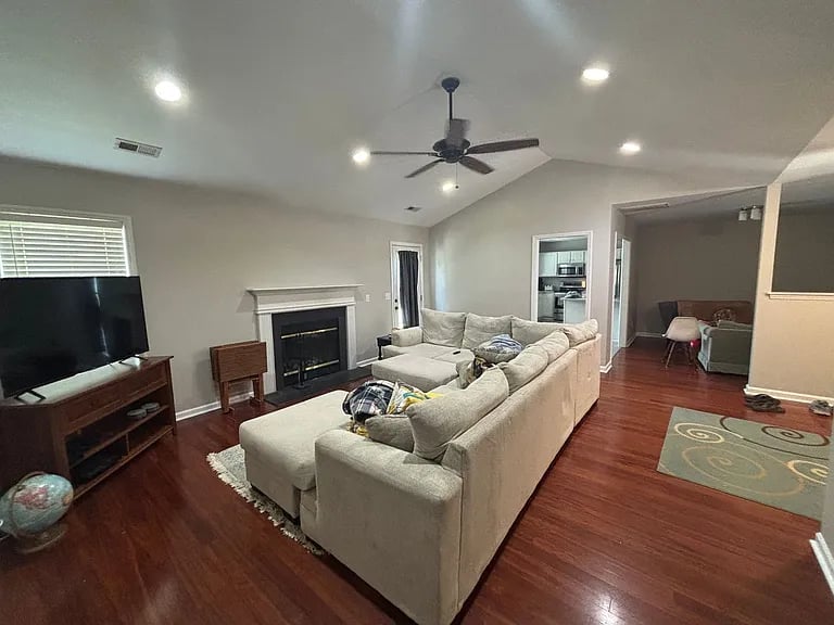 1203 Maple Ridge Rd