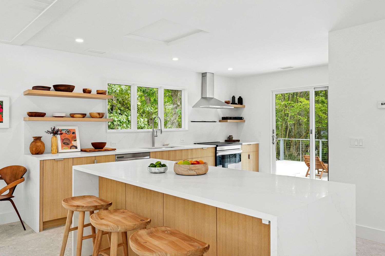 Whitecrest: Mid-Century Modern, Gut-Renovated and Gorgeous