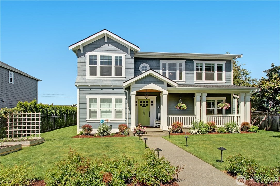 227 2nd Avenue N