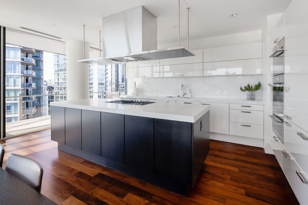 1560 Homer Mews, #1101