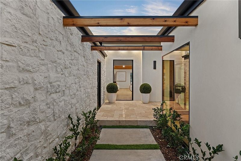 3080 Country Club Dr