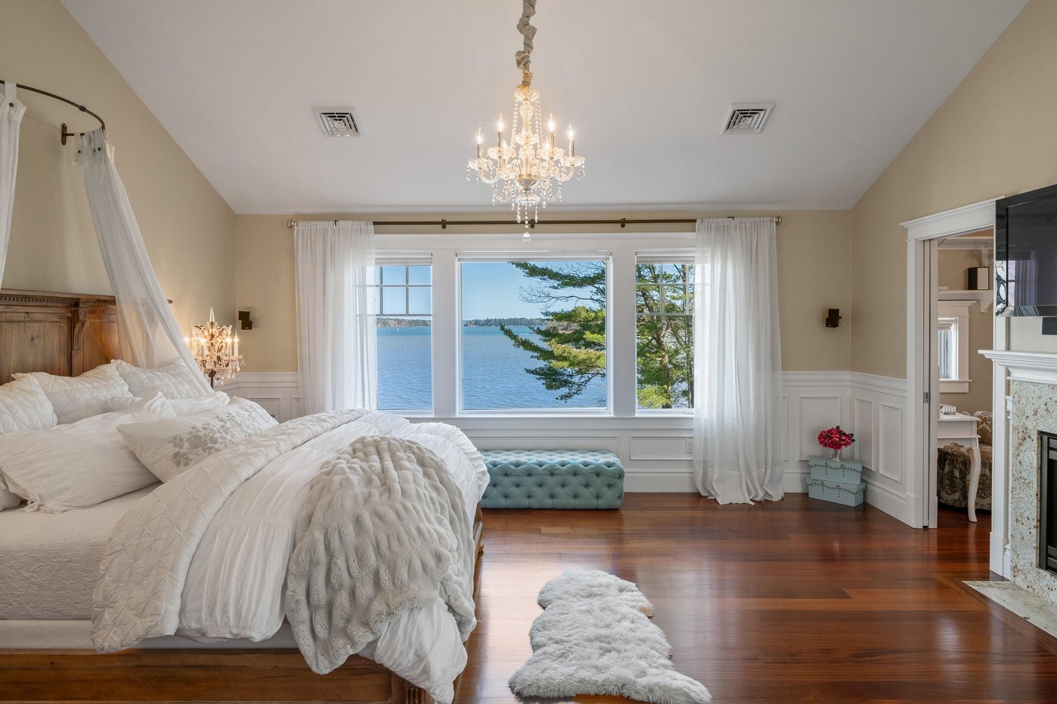 373 Lower Flying Point Road, Freeport
