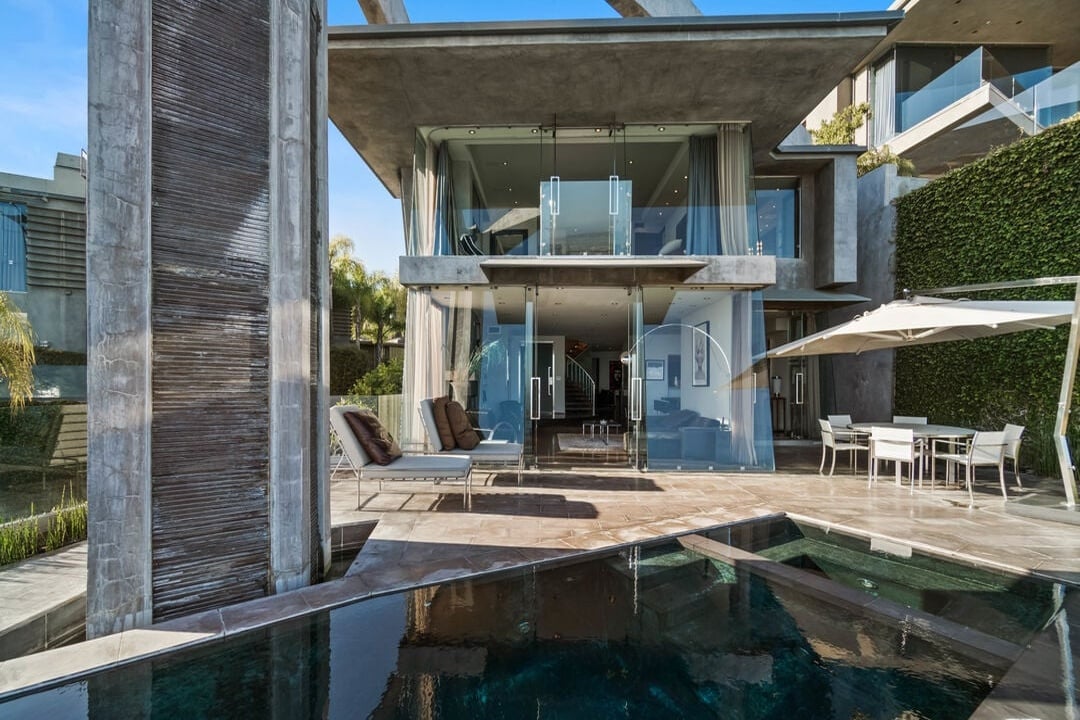 Luminor Crest, Viewmont Dr, 90069