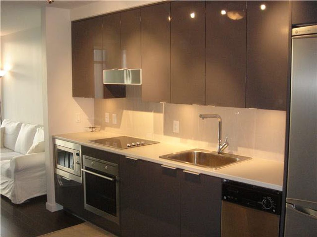 161 W Georgia St, #1607