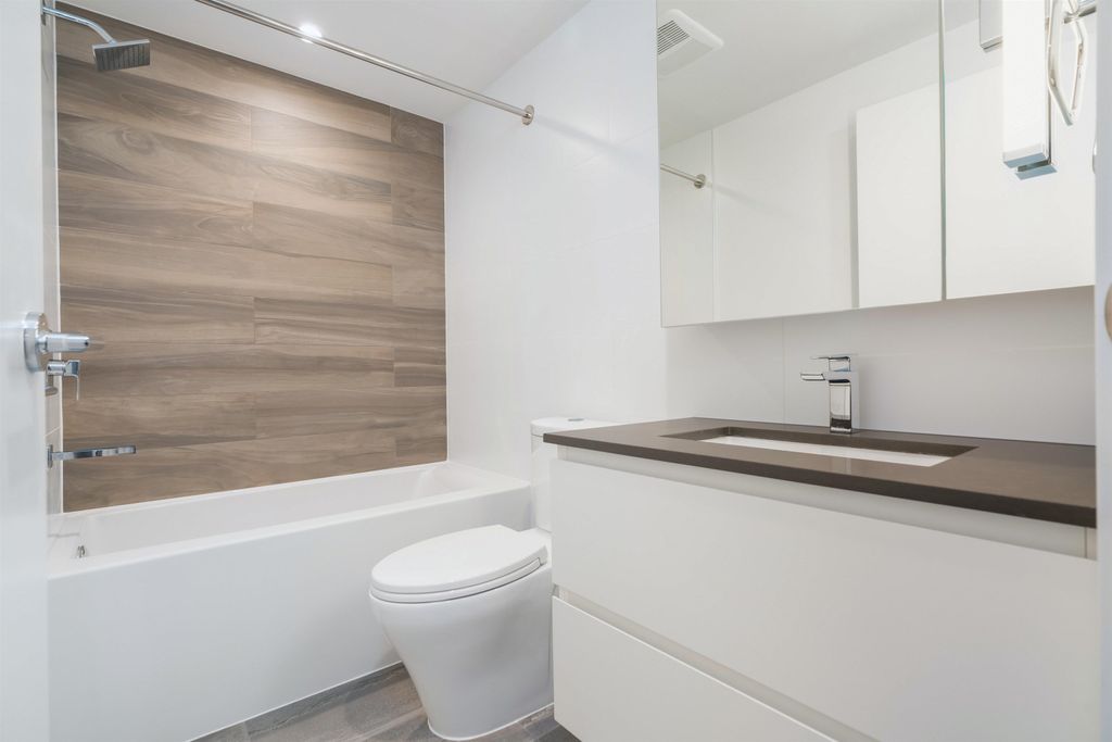 13615 Fraser Hwy, #402