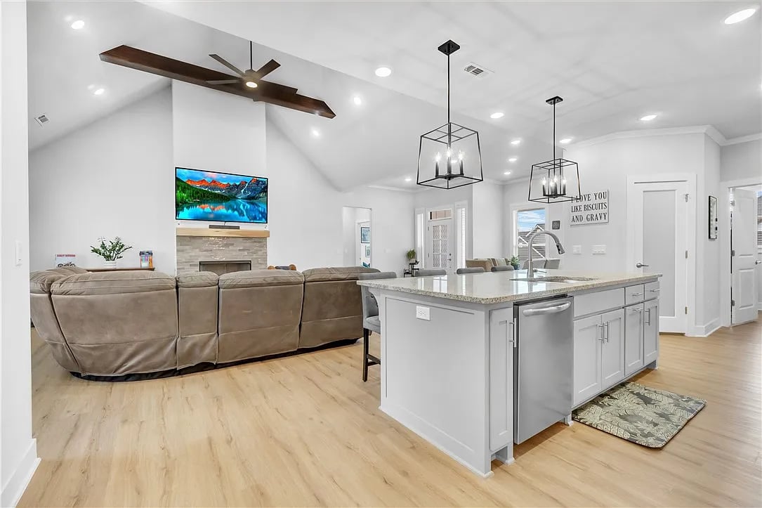 804 Mueller Wy