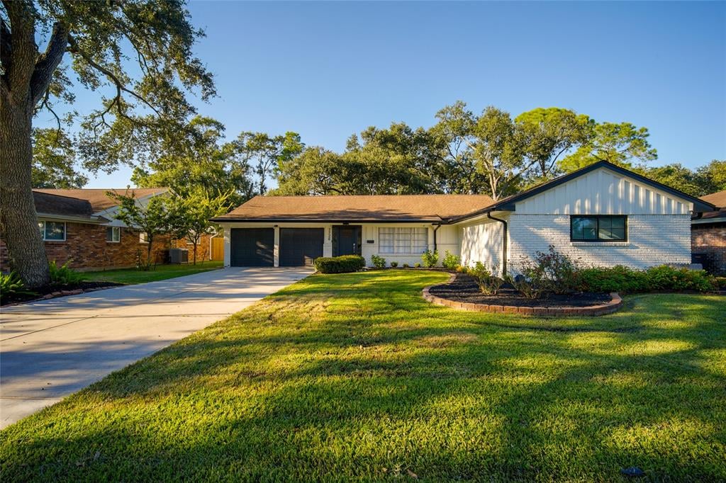 7726 Fairdale Ln
