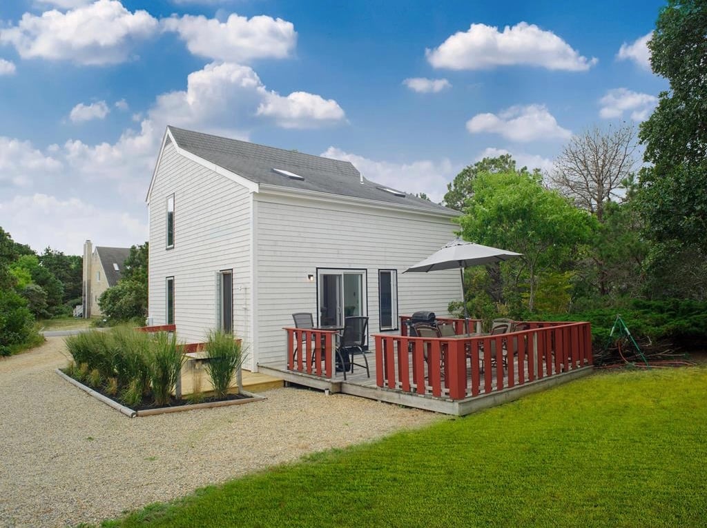 27 Schoolhouse Rd