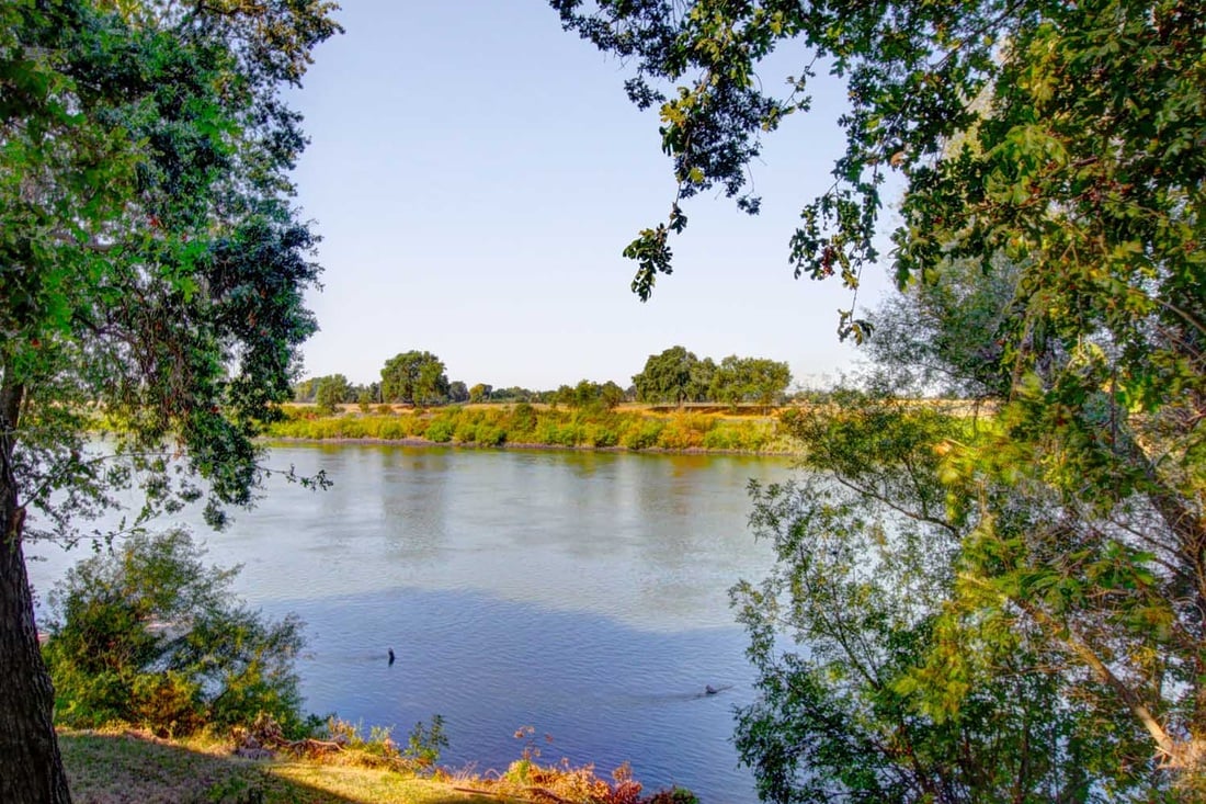 River Front Luxury Modern Home at 6333 Garden Highway!