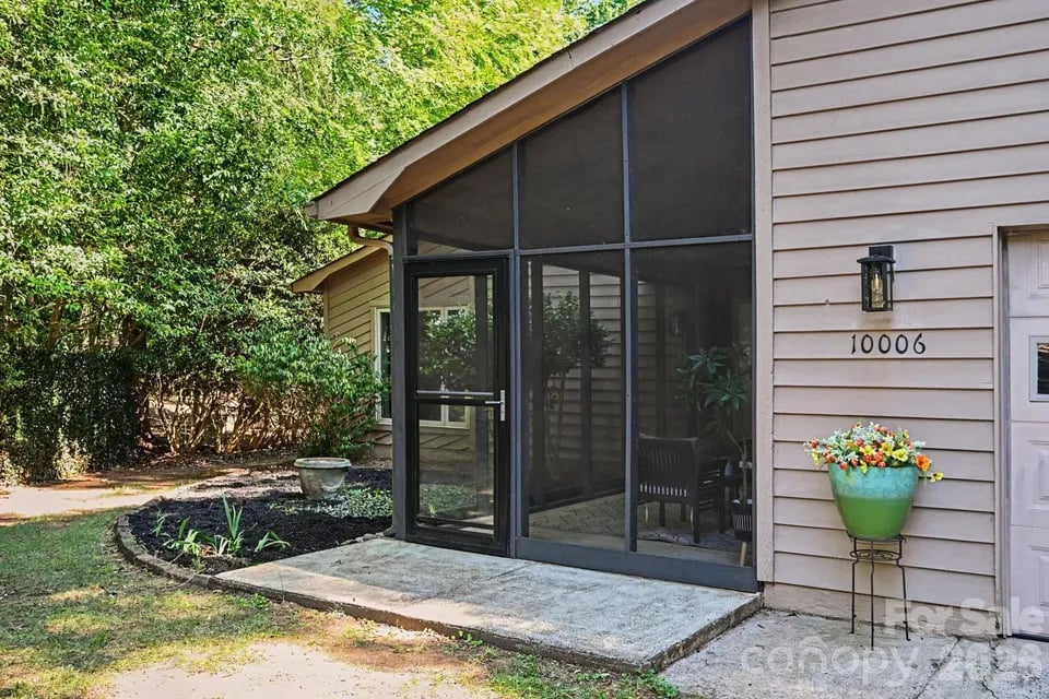 10006 Stoneleigh Lane