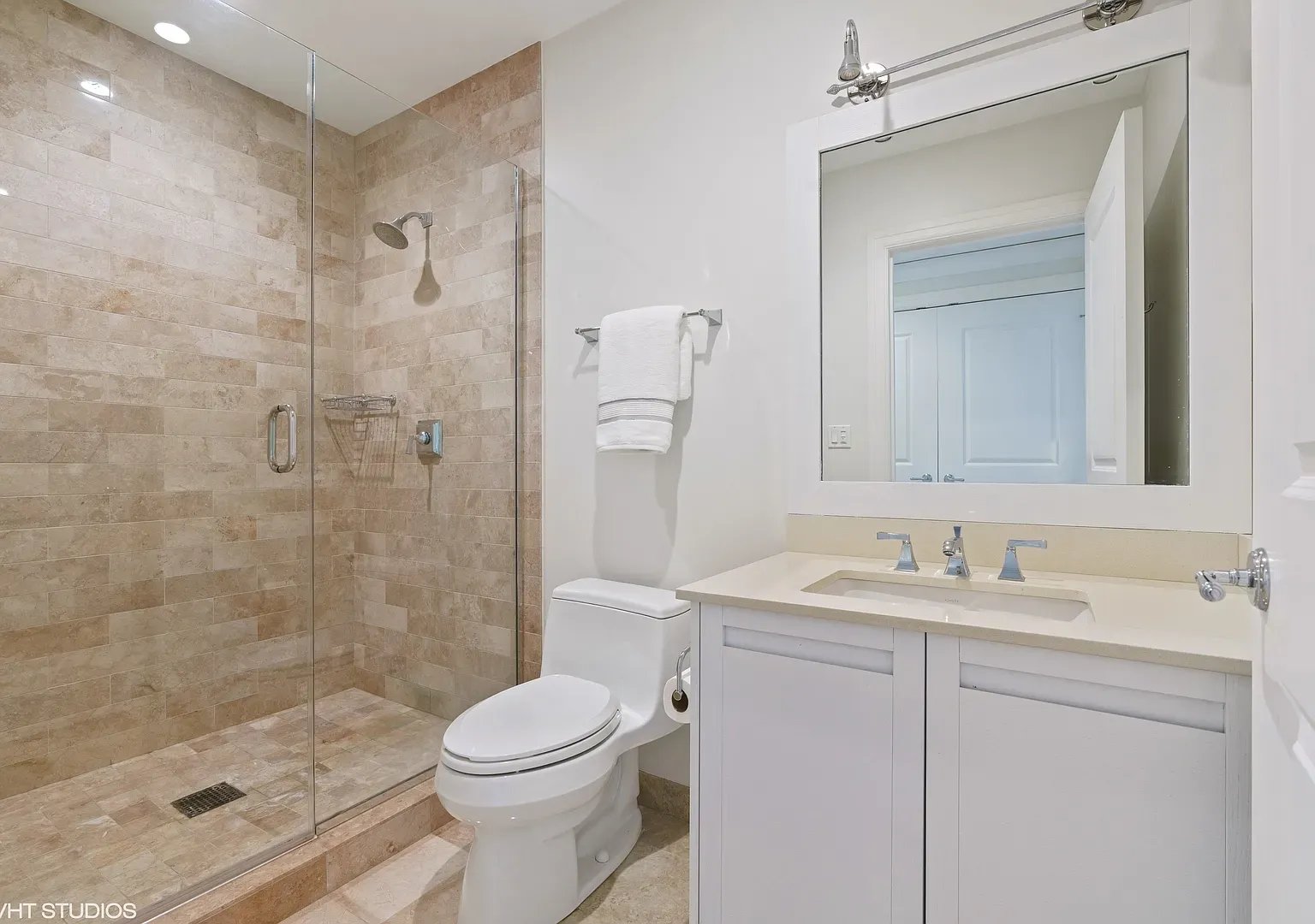 11 E Walton St APT 3201