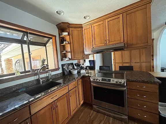 709 Bartlett Cir