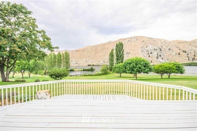 265 Lakefront Dr