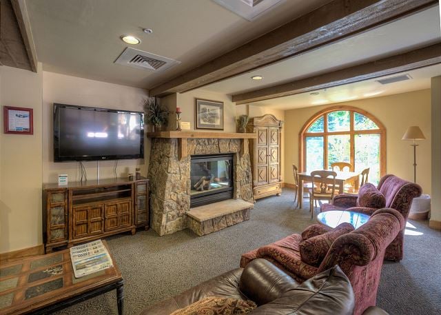 Red Hawk Lodge & Townhomes